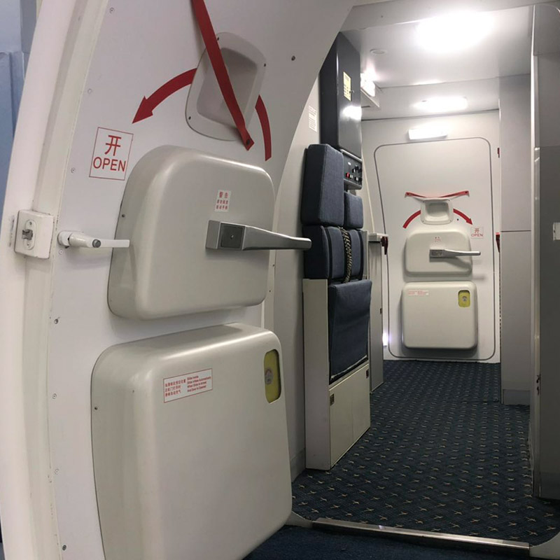 拖把儿 深圳模拟飞行驾驶舱波音737飞机全套模拟舱训练机