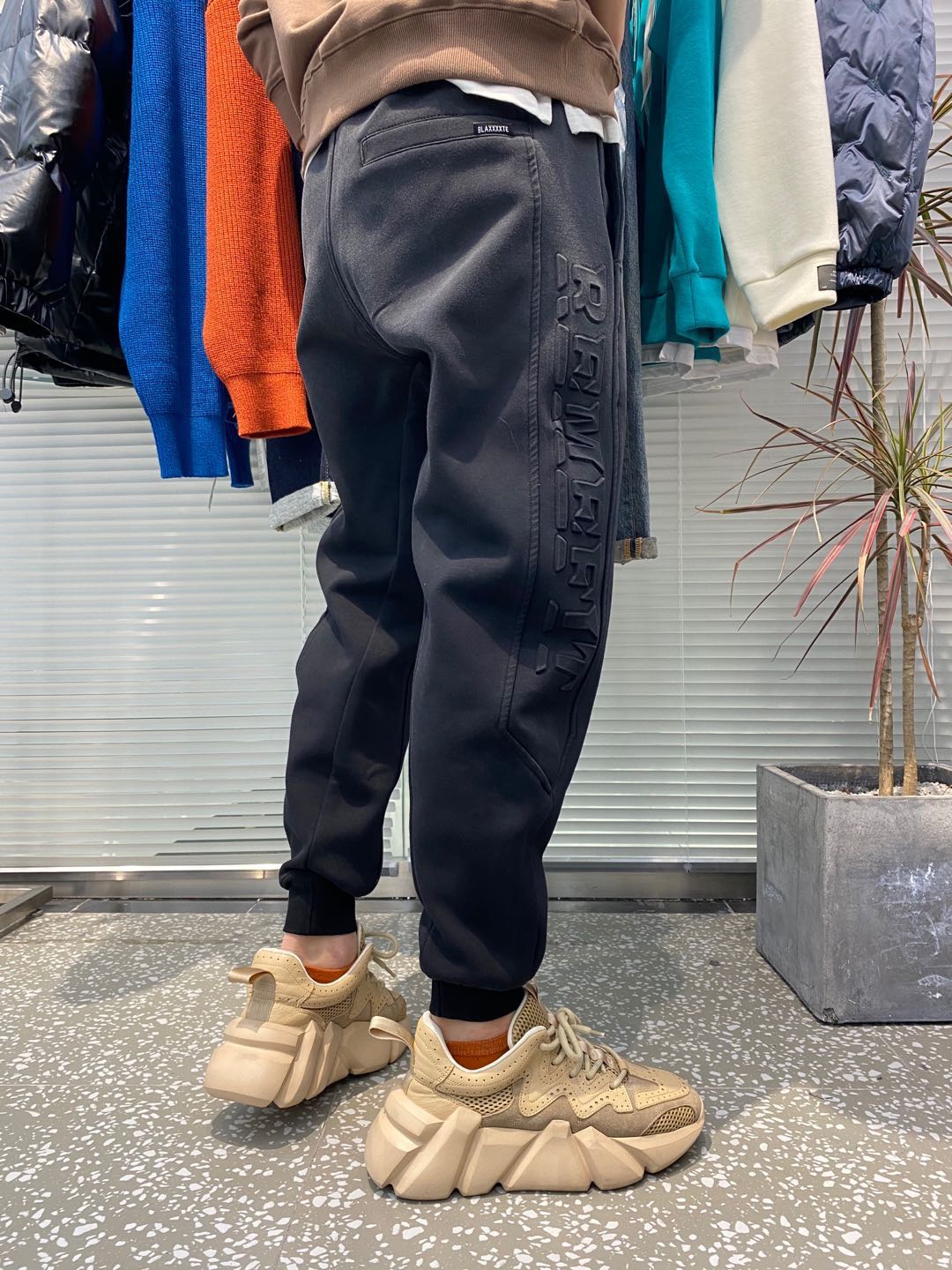 2022春季新款潮牌字母渐变色男士百搭运动卫裤舒适宽松束脚休闲裤