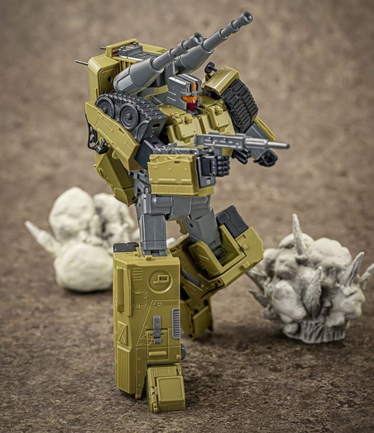 om天豹ox吵闹ps17变形坦克机器人再版模型变形金刚模型专区