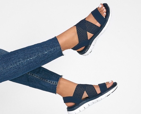 skechers斯凯奇女士夏季低跟运动休闲凉鞋119099时装凉鞋