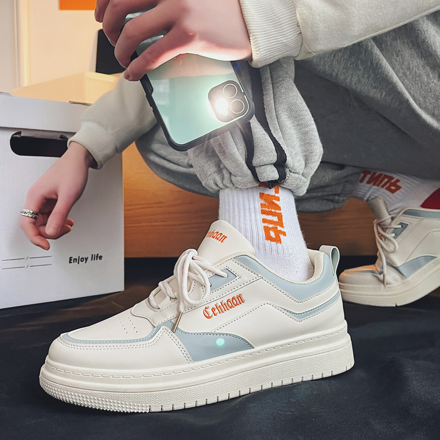 休闲板鞋男春秋款低帮鞋子男2021年新款小白鞋男百搭潮流港风男鞋