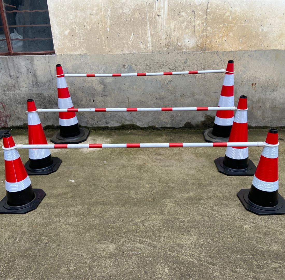 橡胶路马路锥型交通警示隔离角锥三角锥帽桶路路锥