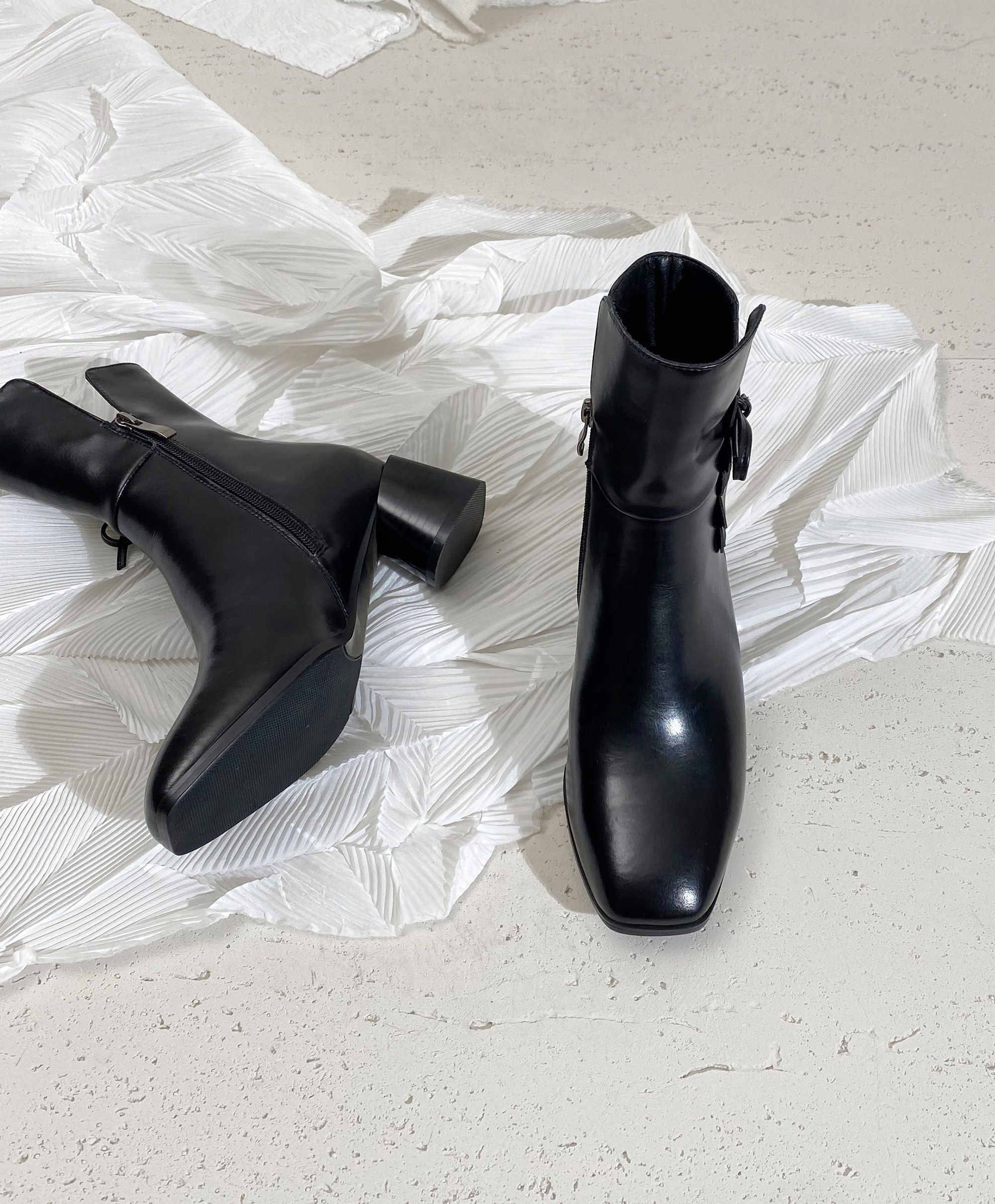 莲花府邸ins强推2022冬季时装方头真皮短筒时装靴