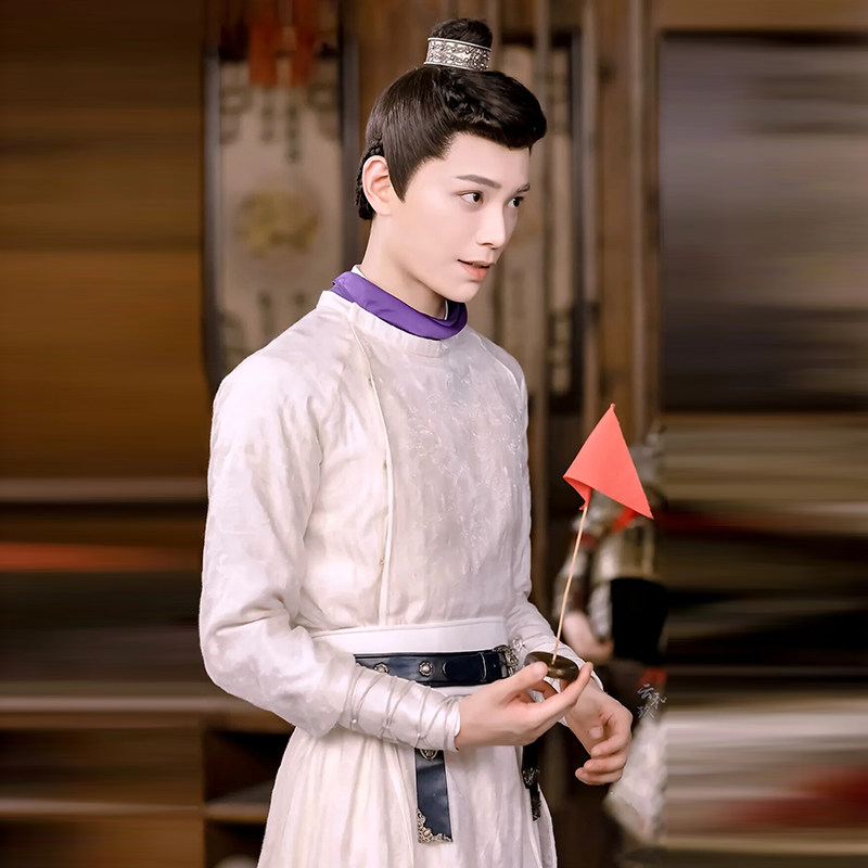 古装传闻中的陈芊芊芊芊同款飘逸唐朝少爷侠客民族服装