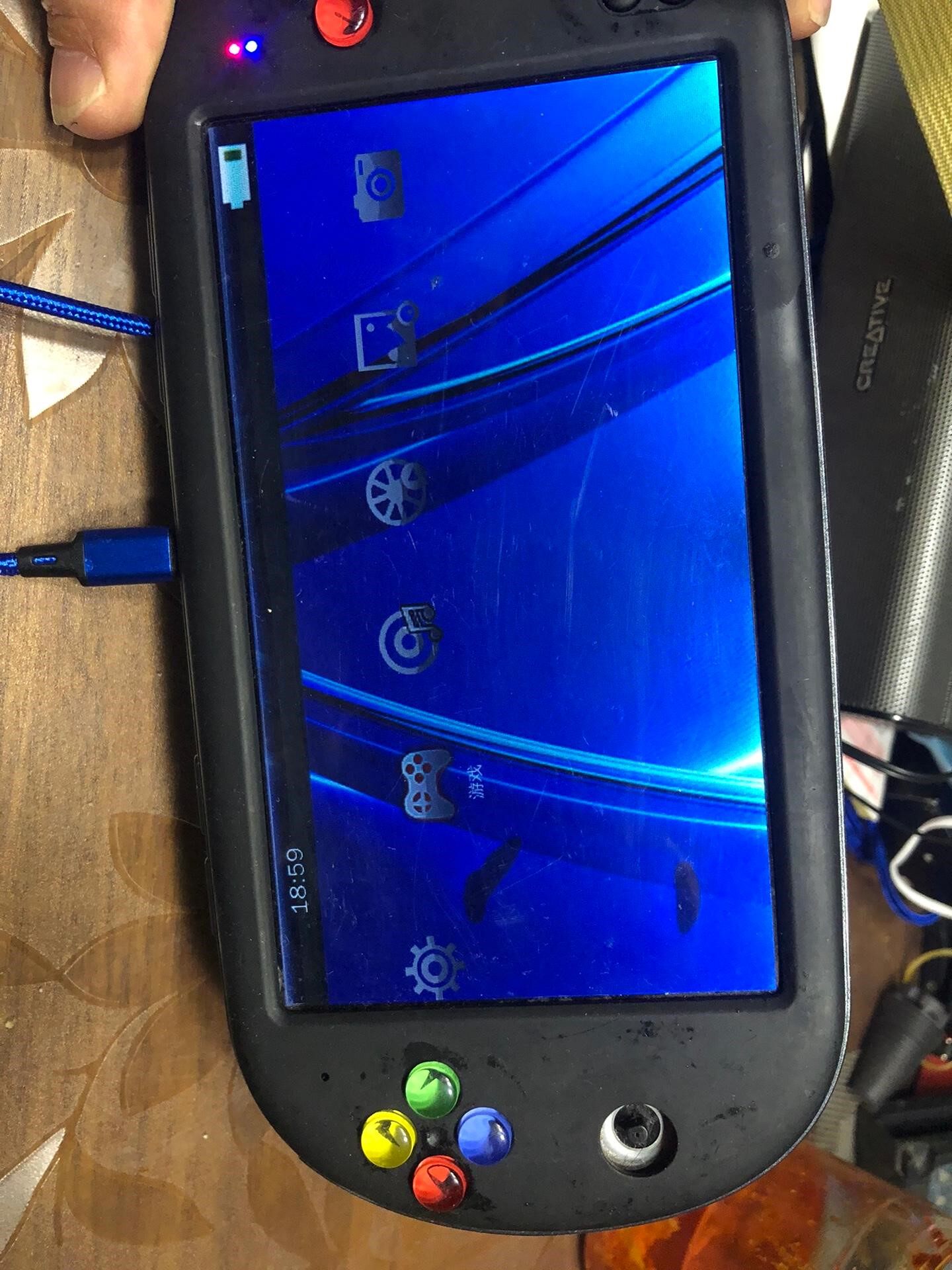 小霸王q700游戏机:重温童年经典