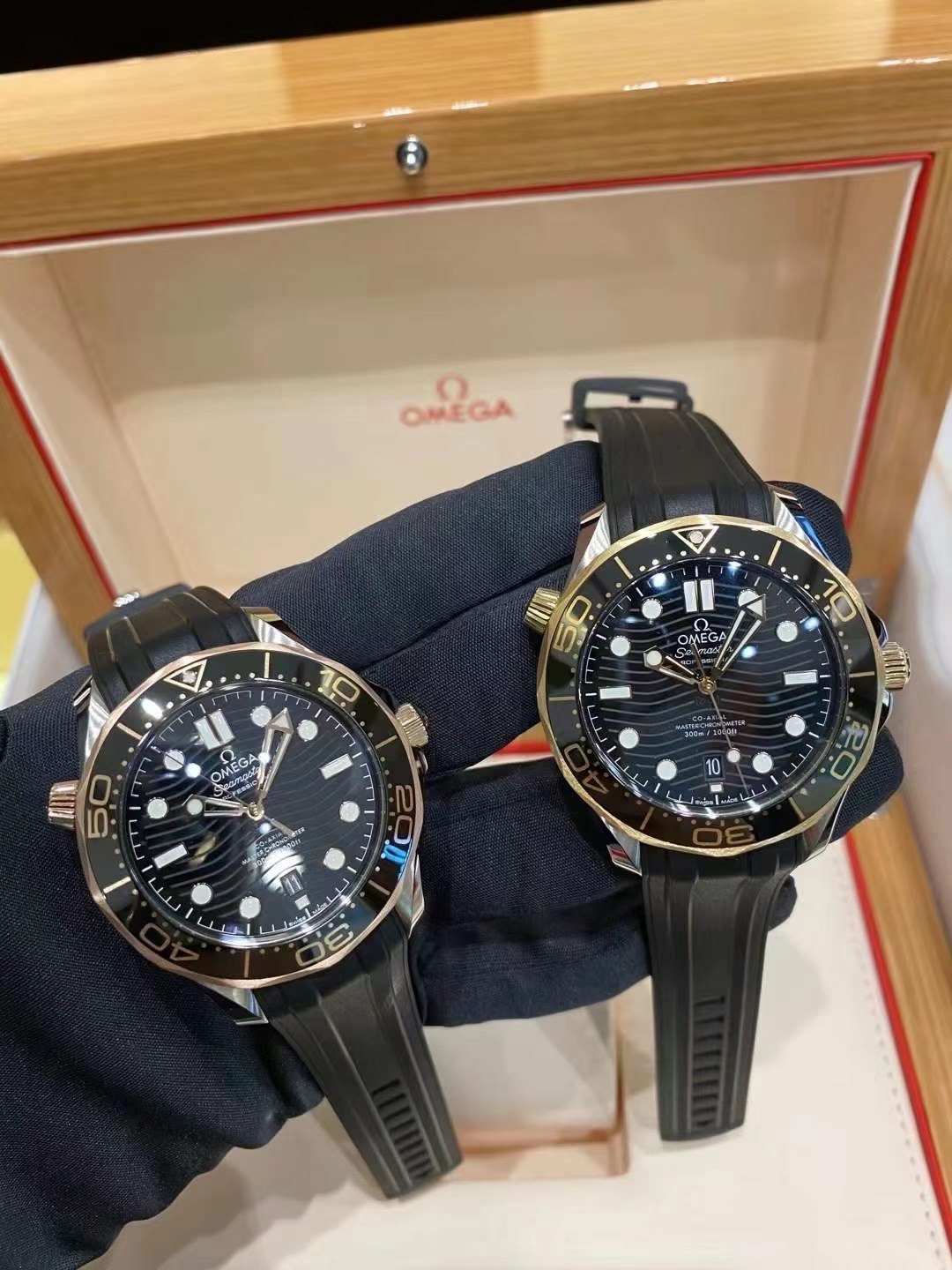 欧米茄海马300间金黑盘蓝盘胶带21022422001002