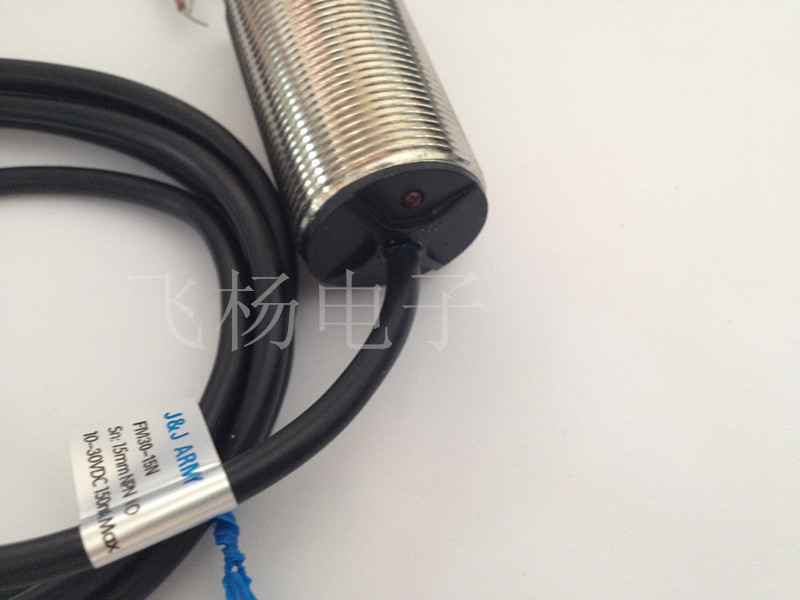 fm30-15n接近开关直径30mm npn常开 pnp 3线直流dc24v感应开关