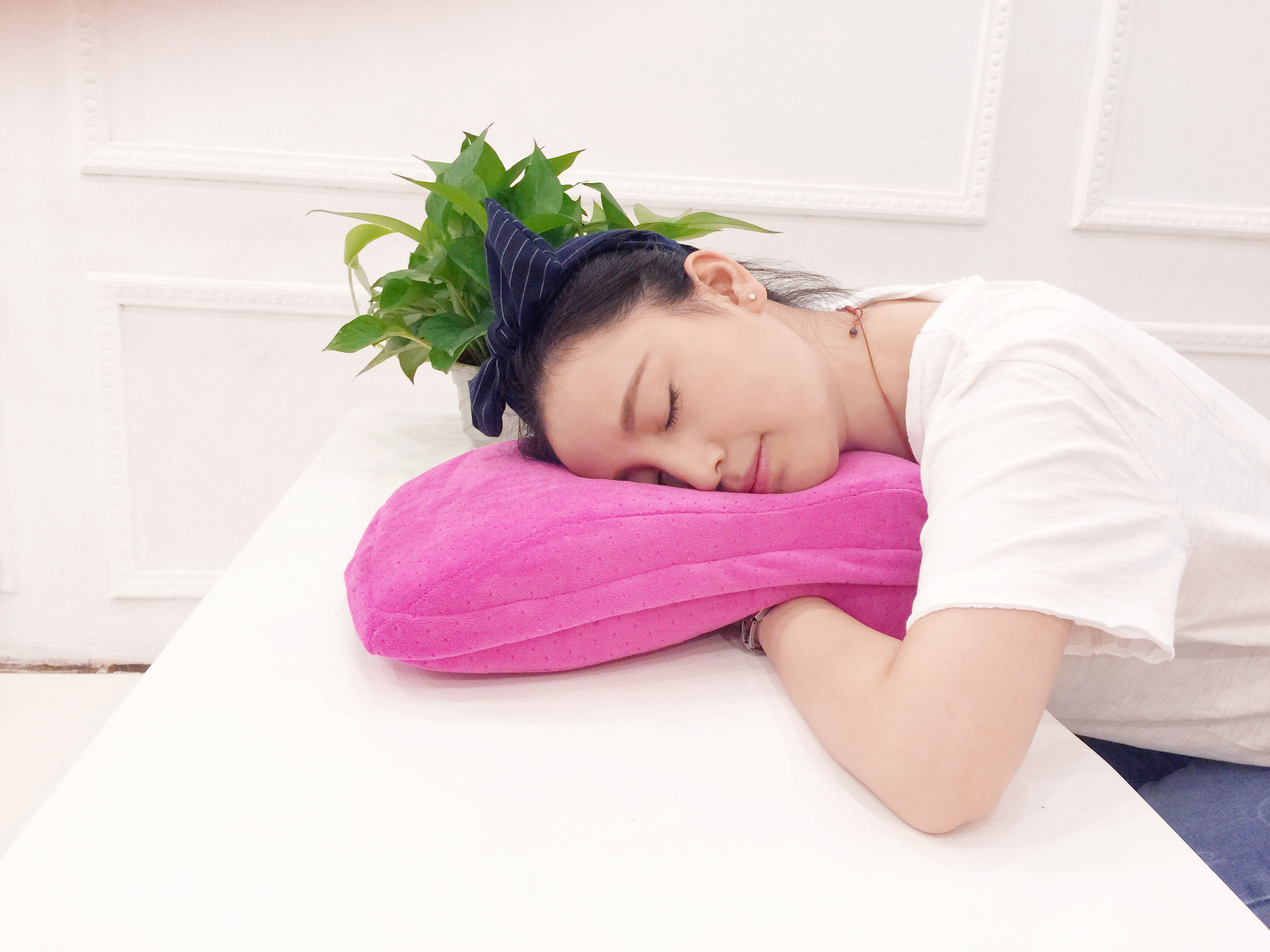 午睡枕办公室趴睡小枕头学生午休睡觉神器护腰靠垫趴趴枕抱枕夏季