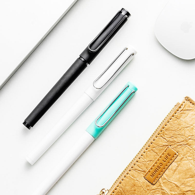 miniso名创优品签字笔中性笔05mm文具办公用品黑色水笔名创中性笔