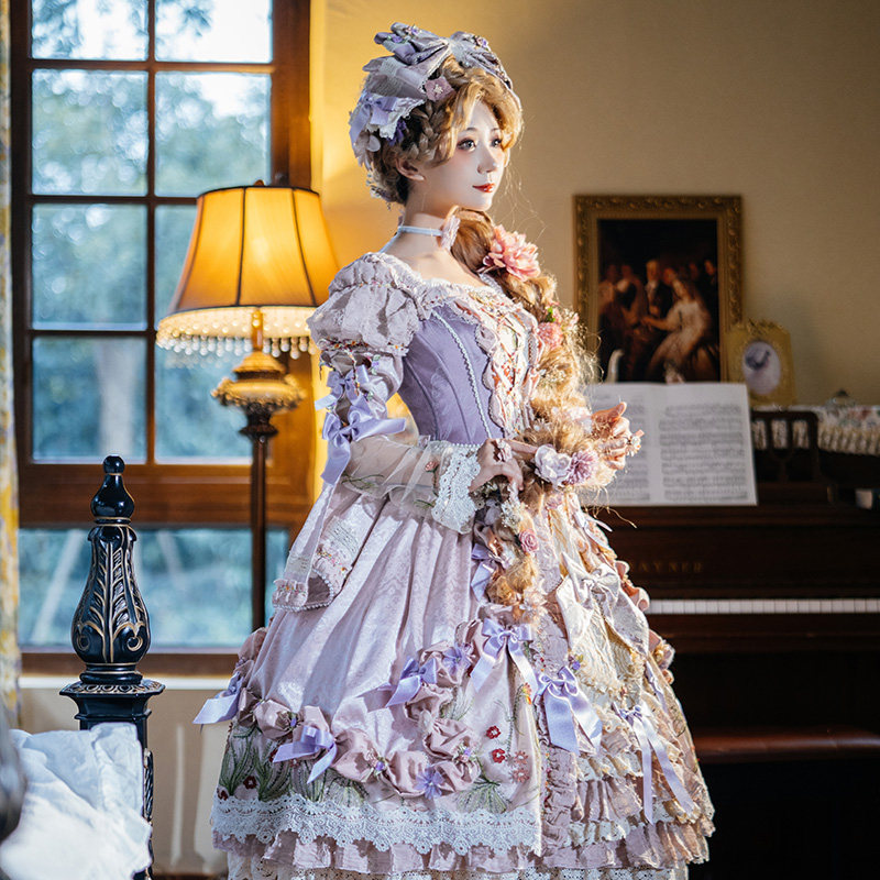 进店购买古典玩偶classical puppets婚纱定制