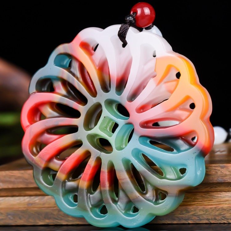 新疆和田花开富贵吊坠七彩玉仿古时来运转挂件鸡血毛衣颈饰