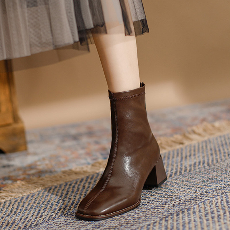 欧洲站2021年秋冬新款真皮法式马丁靴方头高跟显瘦棕色粗跟短靴女