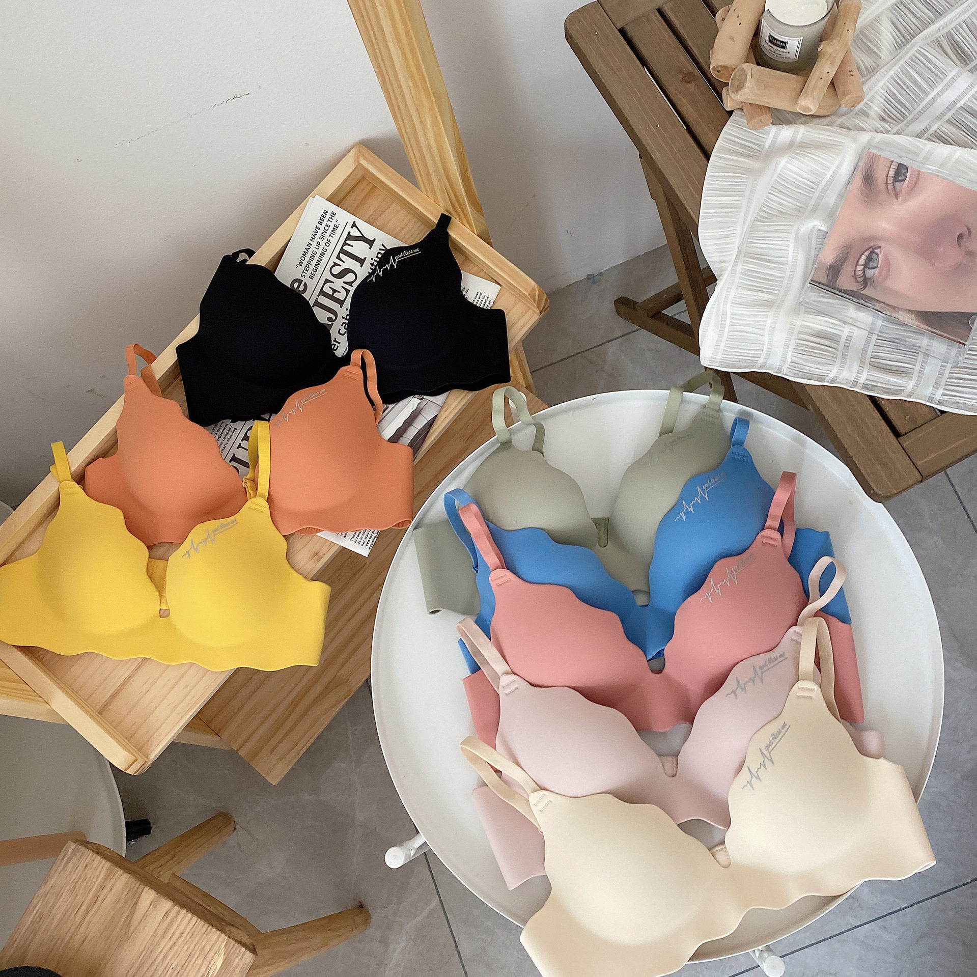 2021夏季新款性感光面一片片式内衣简约时尚文胸