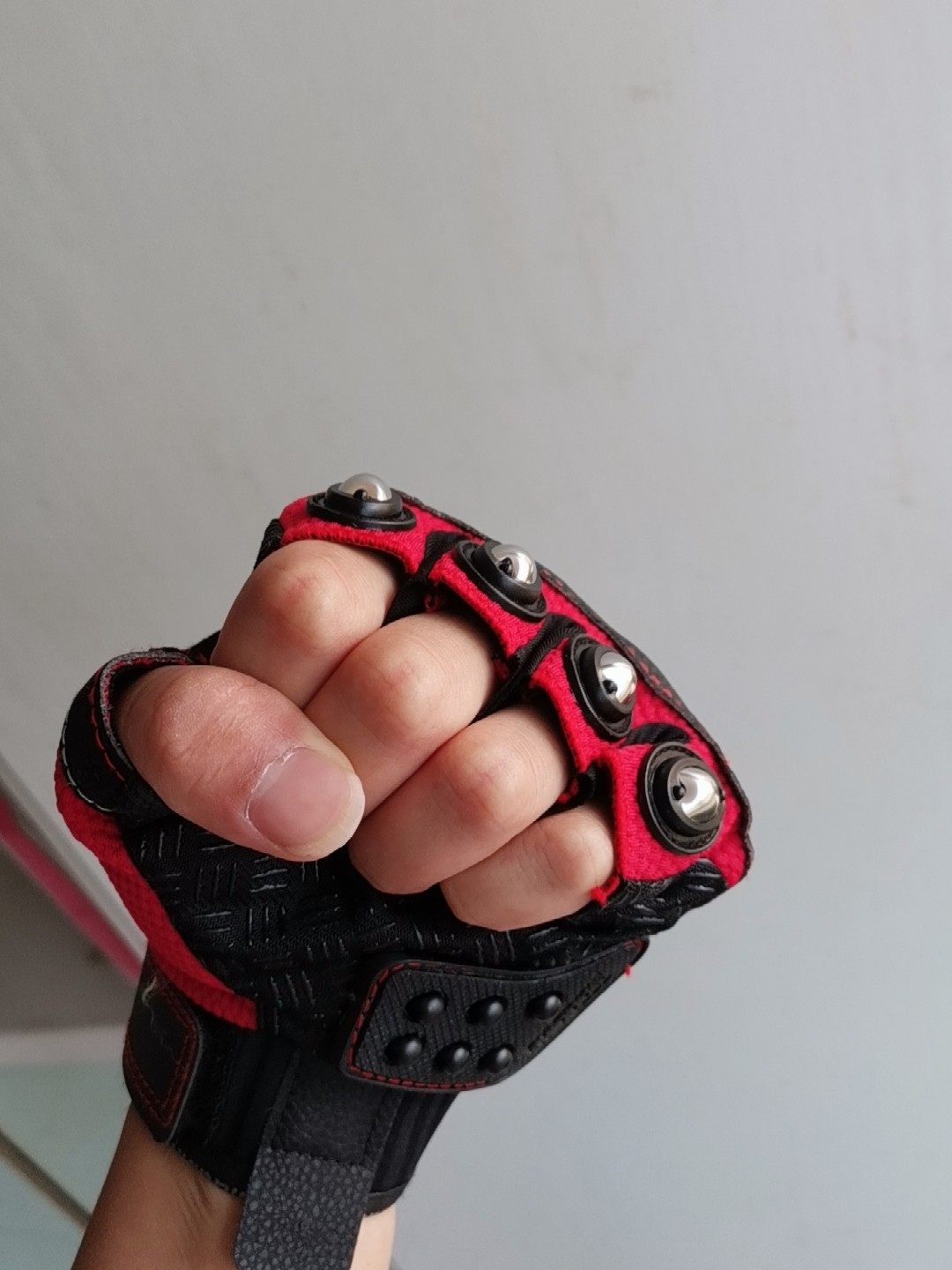 户外防摔铁拳骑行机车特种打架防身军版手套手套