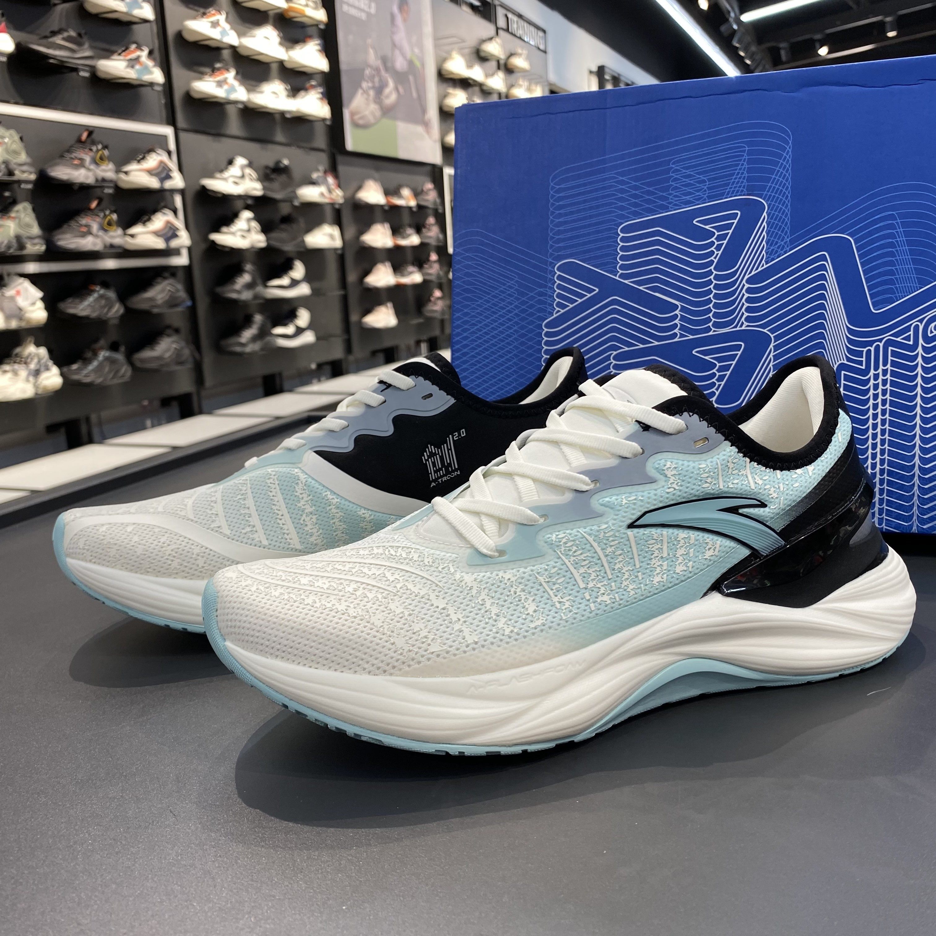 安踏跑鞋男创2022春季碳棒支撑减震网面运动鞋跑步鞋