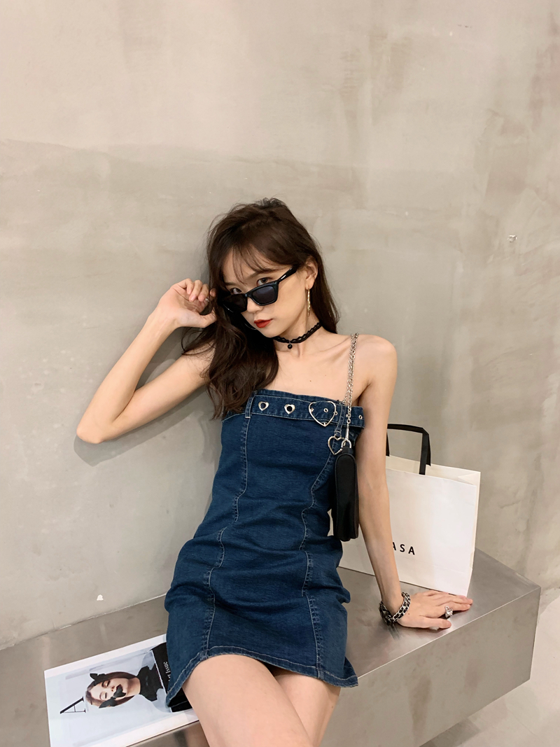 首页 下载app                          2020新款吊带牛仔裙夏季薄款