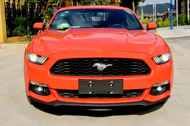 适用新交福特野马马前牌照mustang车牌托盘转换车牌架