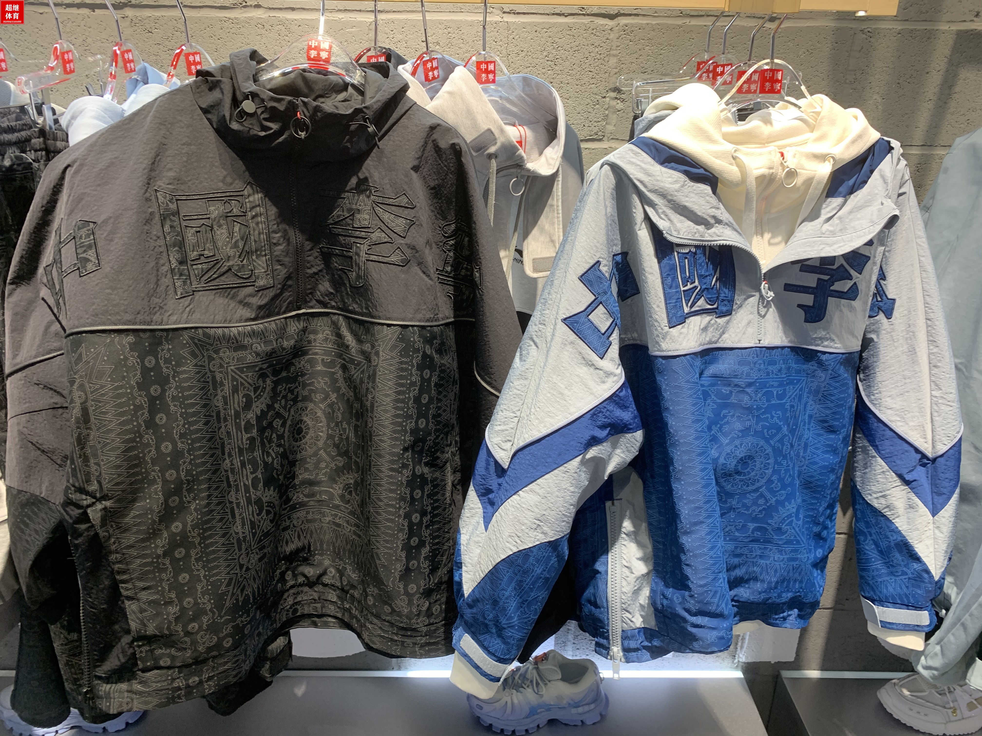 中国李宁正品男子拉链文字印花运动休闲连帽套头夹克外套AFDR255