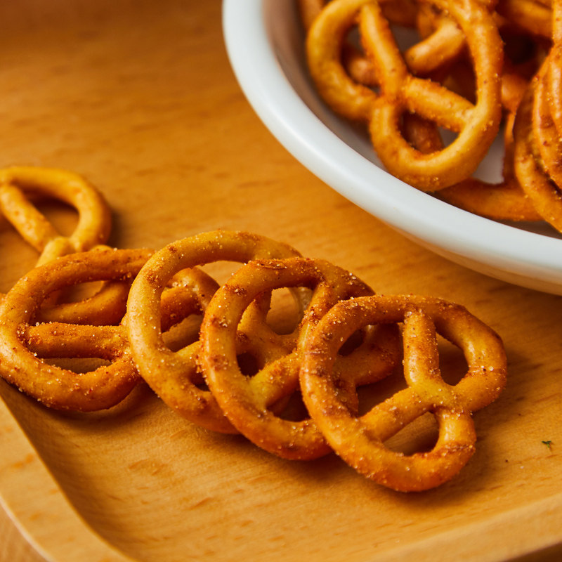 友施迷你蝴蝶型辣味脆饼膨化食品零食休闲网红膨化食品