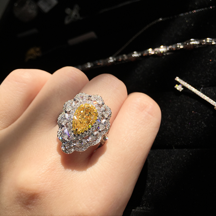 黄钻戒指吊坠两用款 1.01ct梨形黄钻钻戒 18k镶1.493ct钻石项链