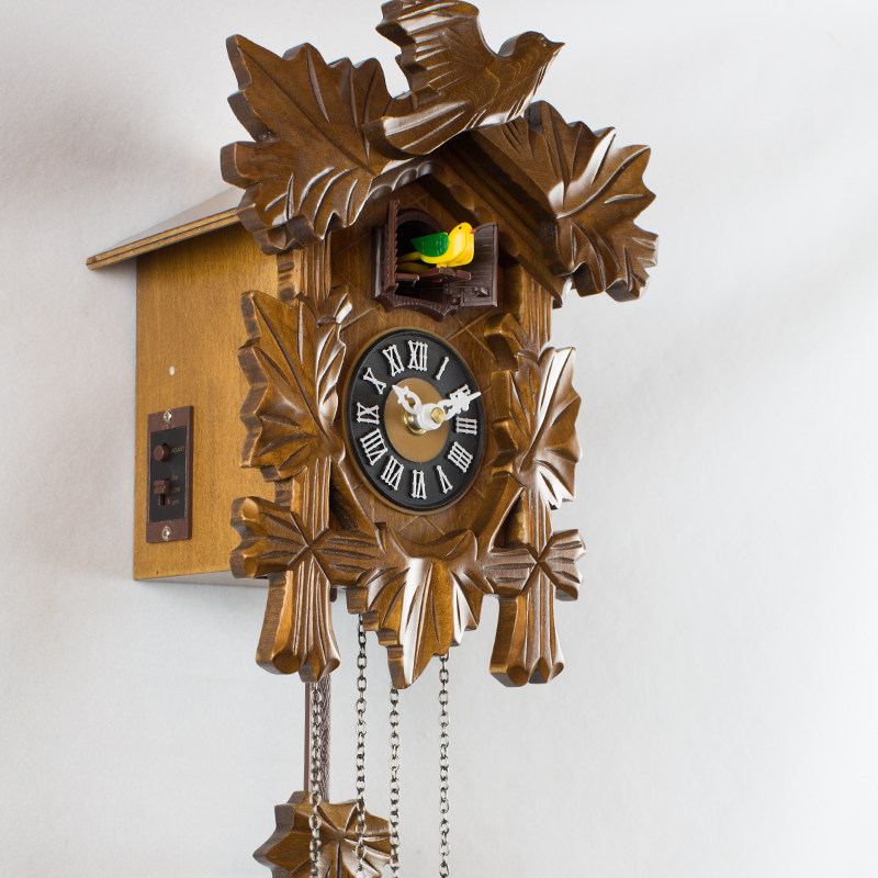 圣时嘉小号布谷鸟报时挂钟儿童房实木环保摇摆程控石英钟6038