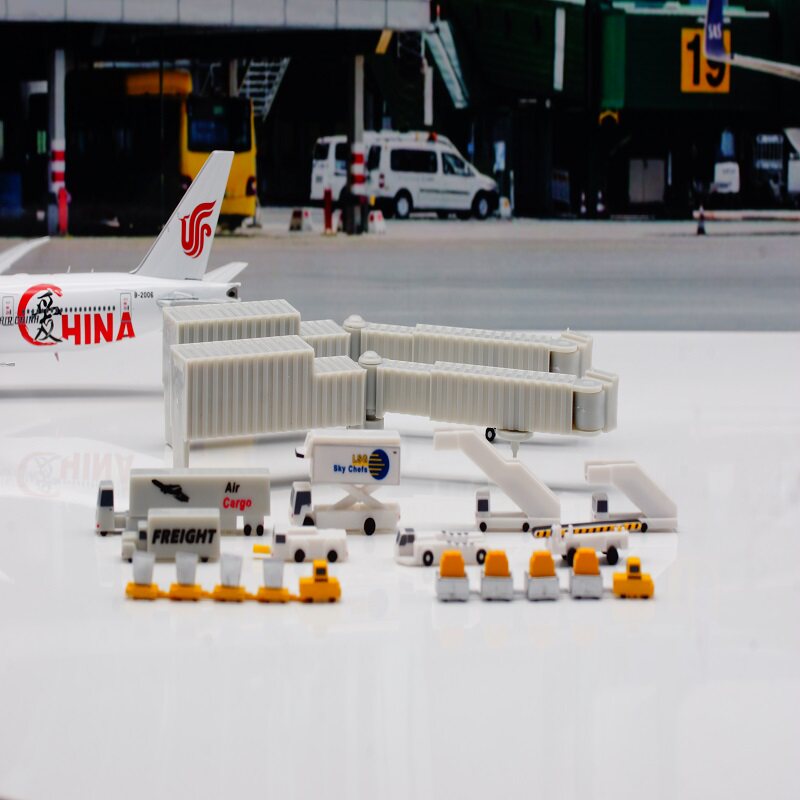 jc宽体机机场地勤抱轮车登机机车廊桥货车传输飞机模型