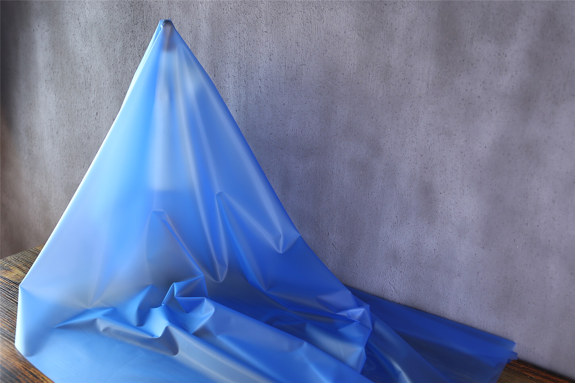 半透明蓝色雾面磨砂tpu面料环保塑料布皮革感风海绵垫