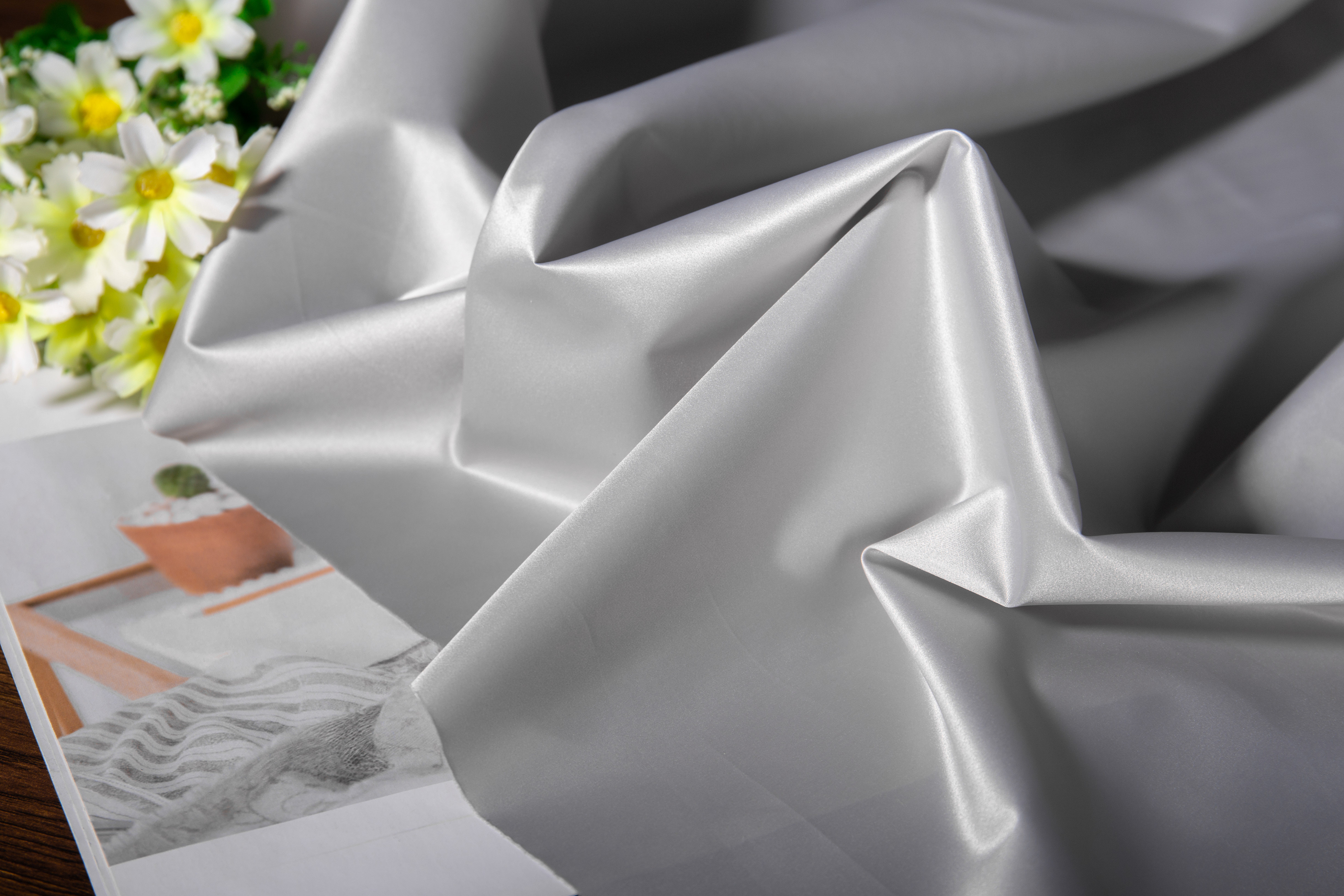 高端羽绒服布料防水防绒珠光面料高密磨砂哑光海绵垫