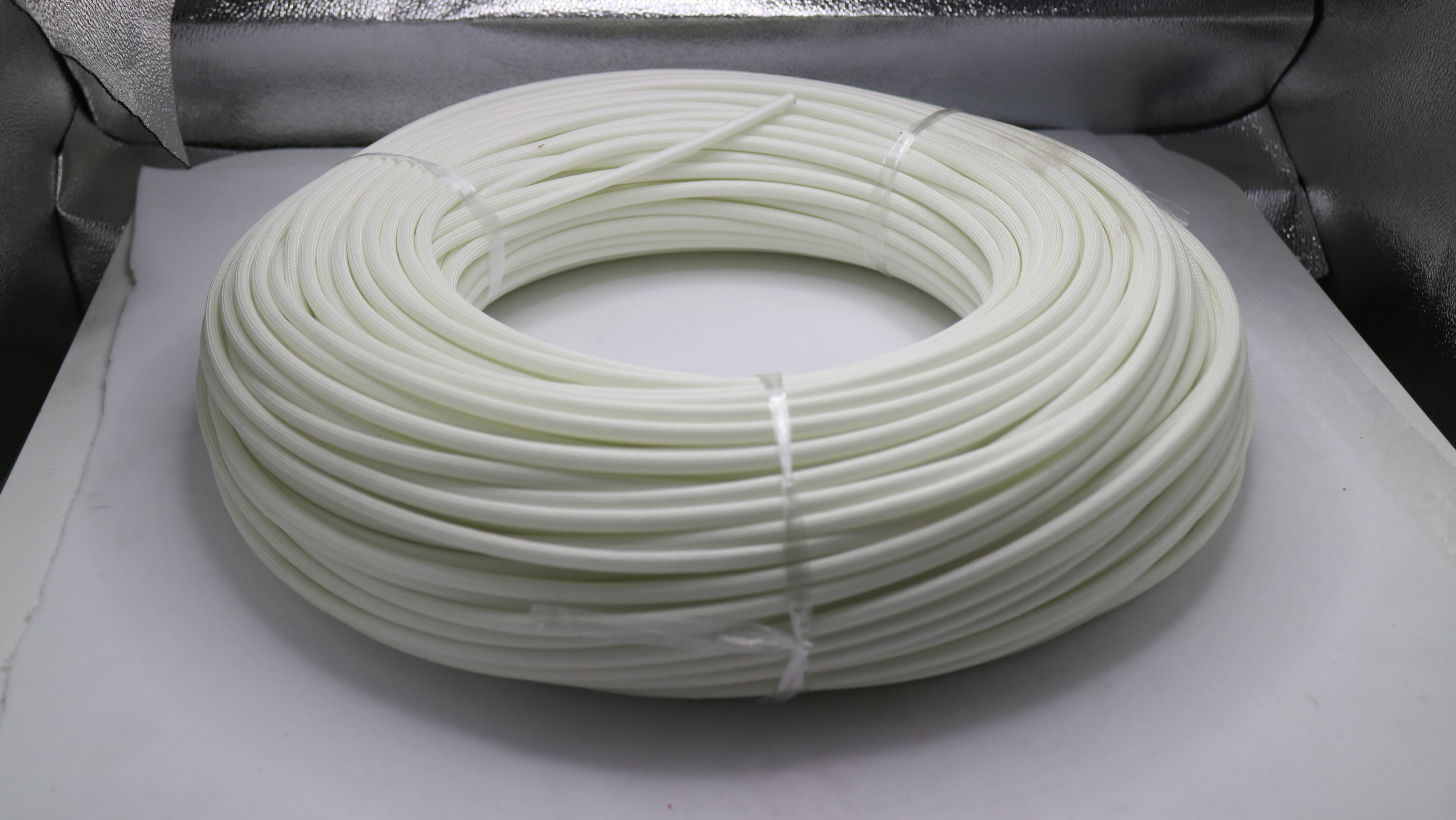 白色树脂玻璃纤维套管管自管护线管高温耐高温玻纤套管