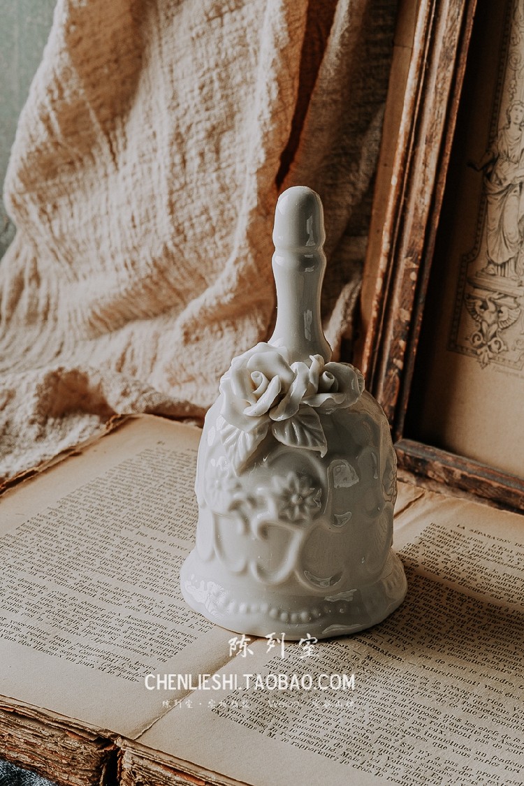 法式浮雕陶瓷瓷玫瑰花纹手摇铃ins摆件橱窗装饰摆件