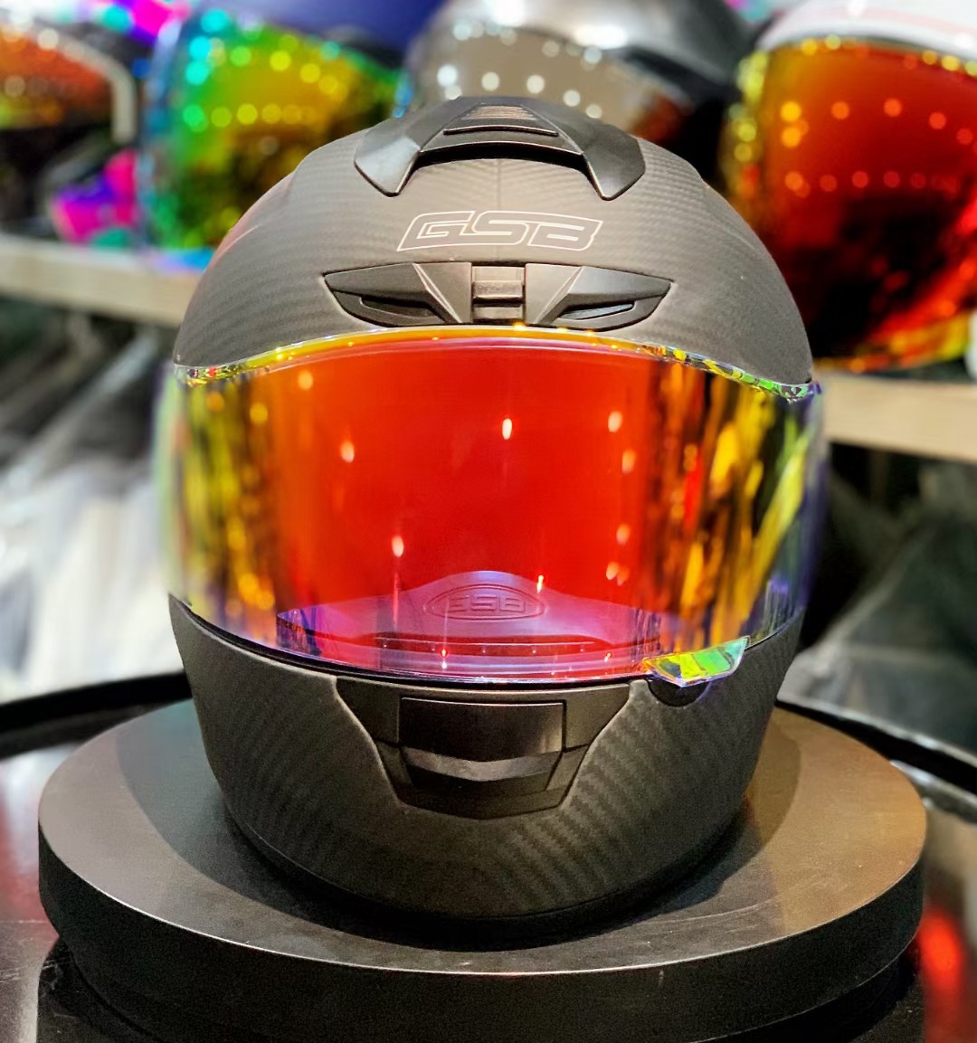 gsb新款碳纤维头盔摩托车全盔男女机车赛车尾翼摩托车头盔