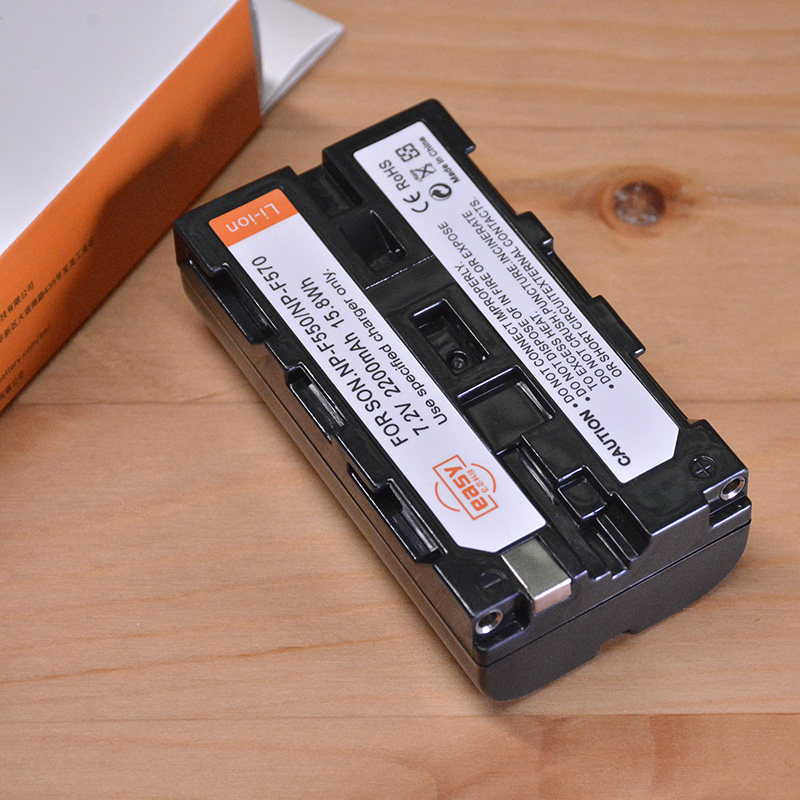 easy亿芯f550补光电池实际容量2200毫安led监视器数码相机电池