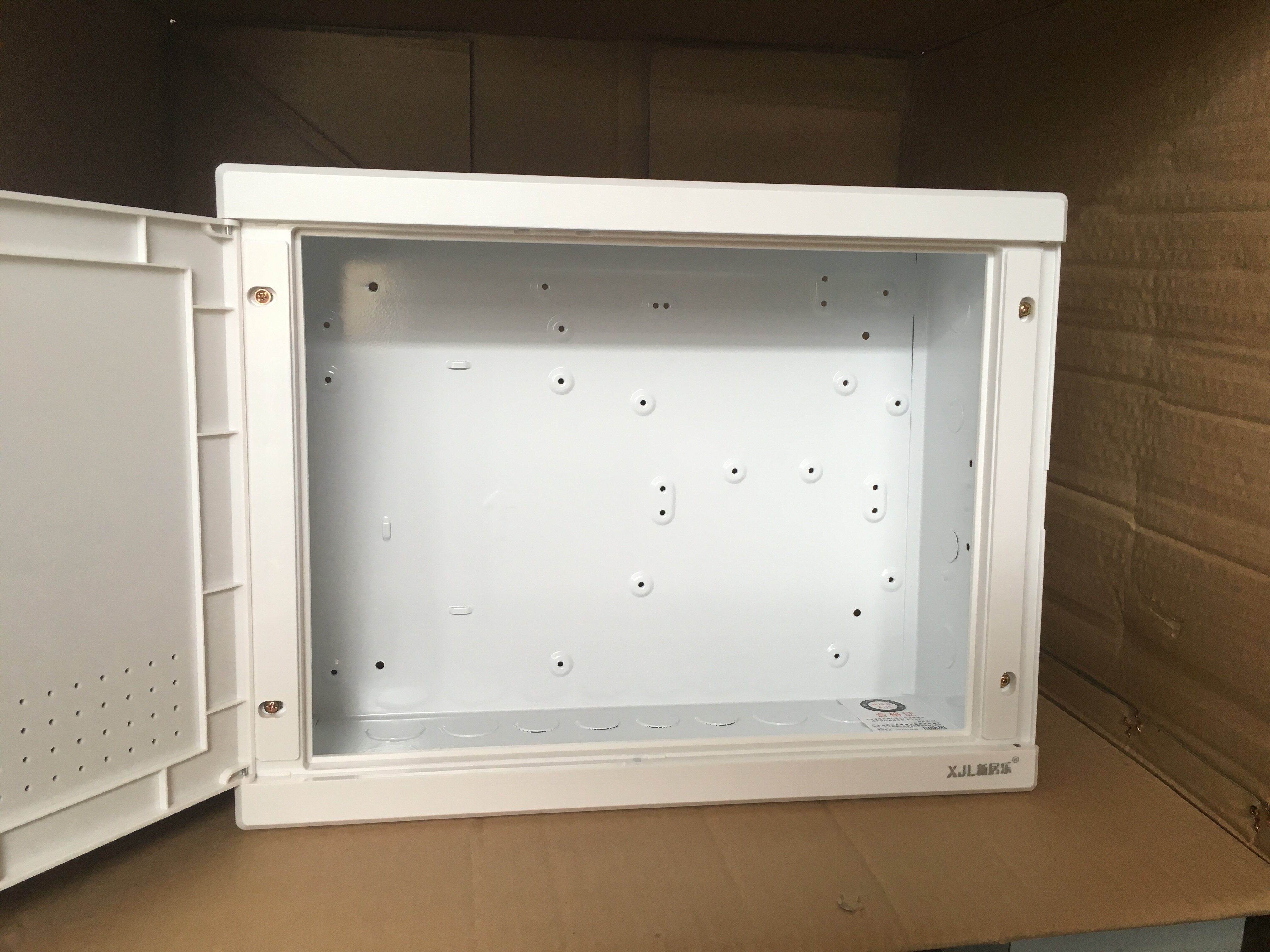 铁底暗装多媒体400x300集线弱电网络家用光纤入户弱电布线箱