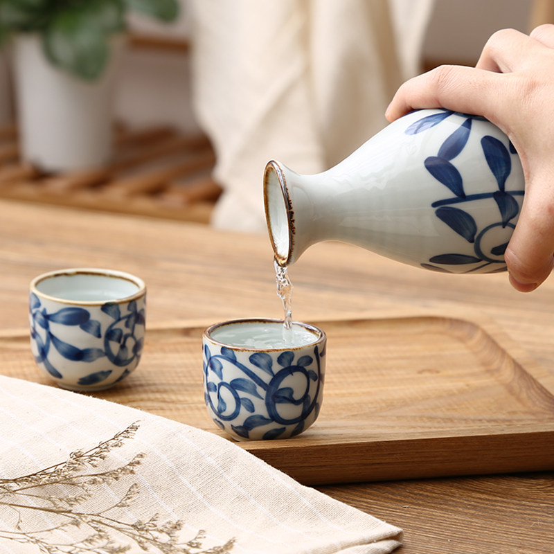 家用清酒酒器手绘釉下彩陶瓷小酒盅分酒器白酒杯日式酒具 烧酒壶