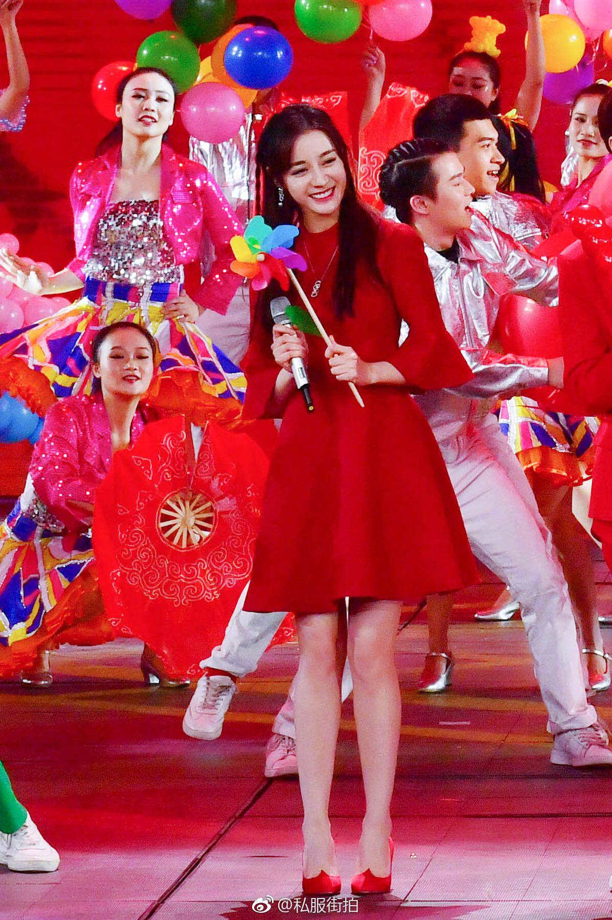 小红古风复古连衣裙袖显七分春晚荷叶喇叭红色连衣裙