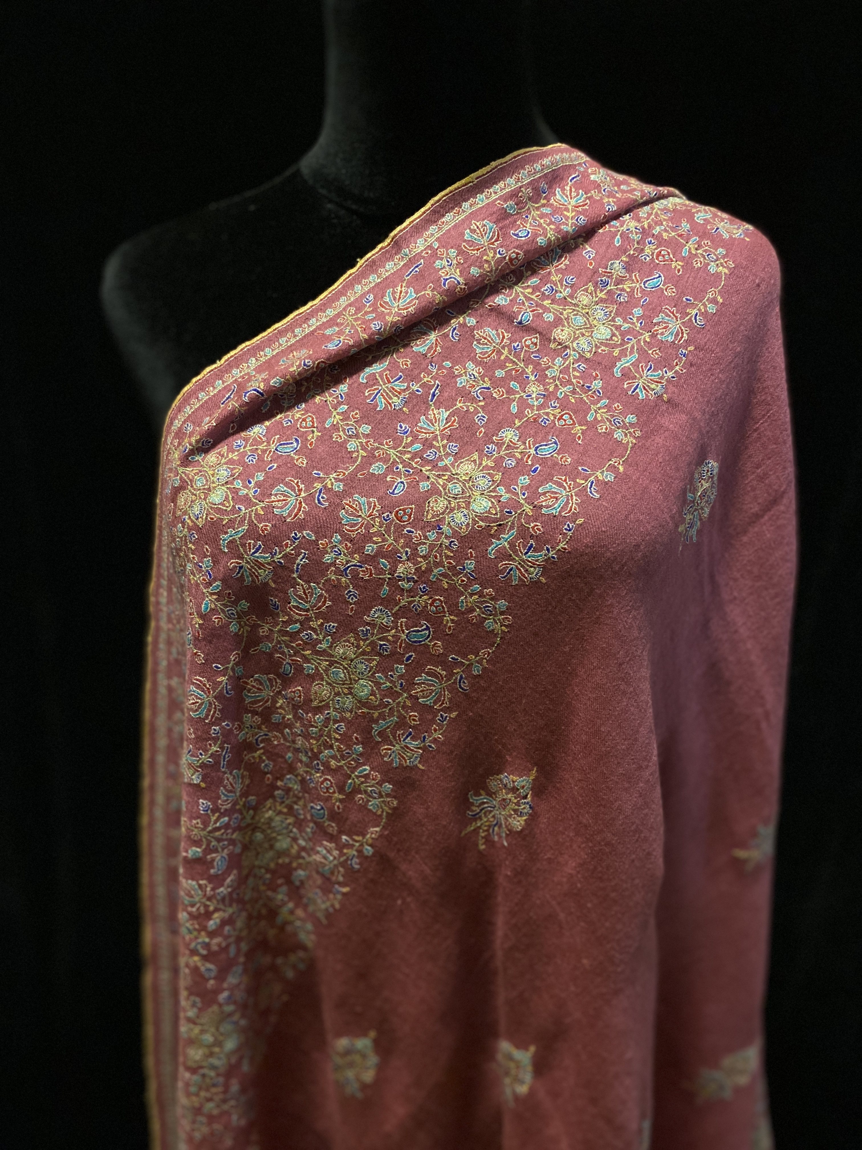 浅草家克什米尔羚羊绒手工刺绣披肩保暖神器设计藤蔓围巾