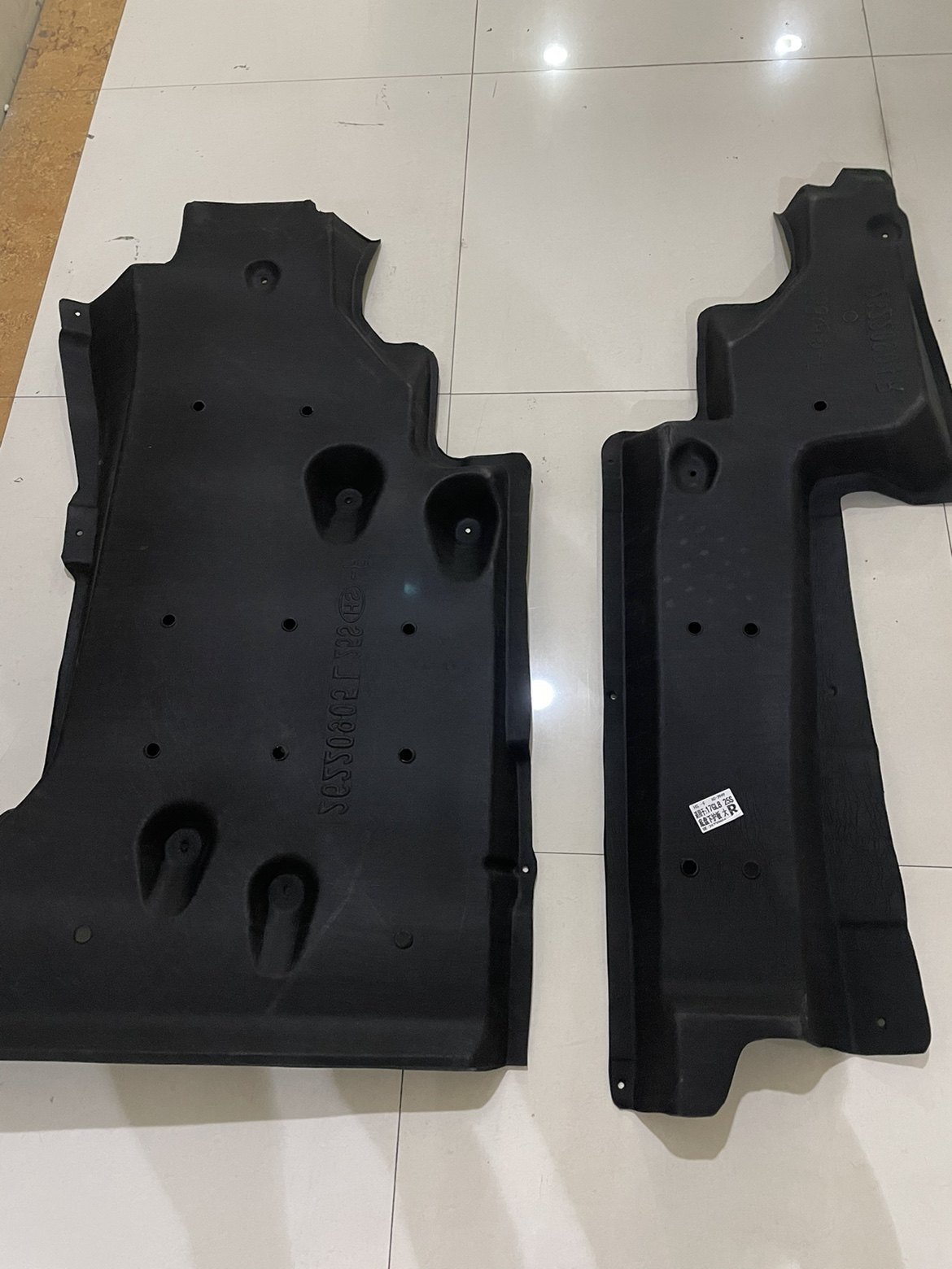 护板适配20款gl8es车身身下底盘车底防护挡泥板汽车包围