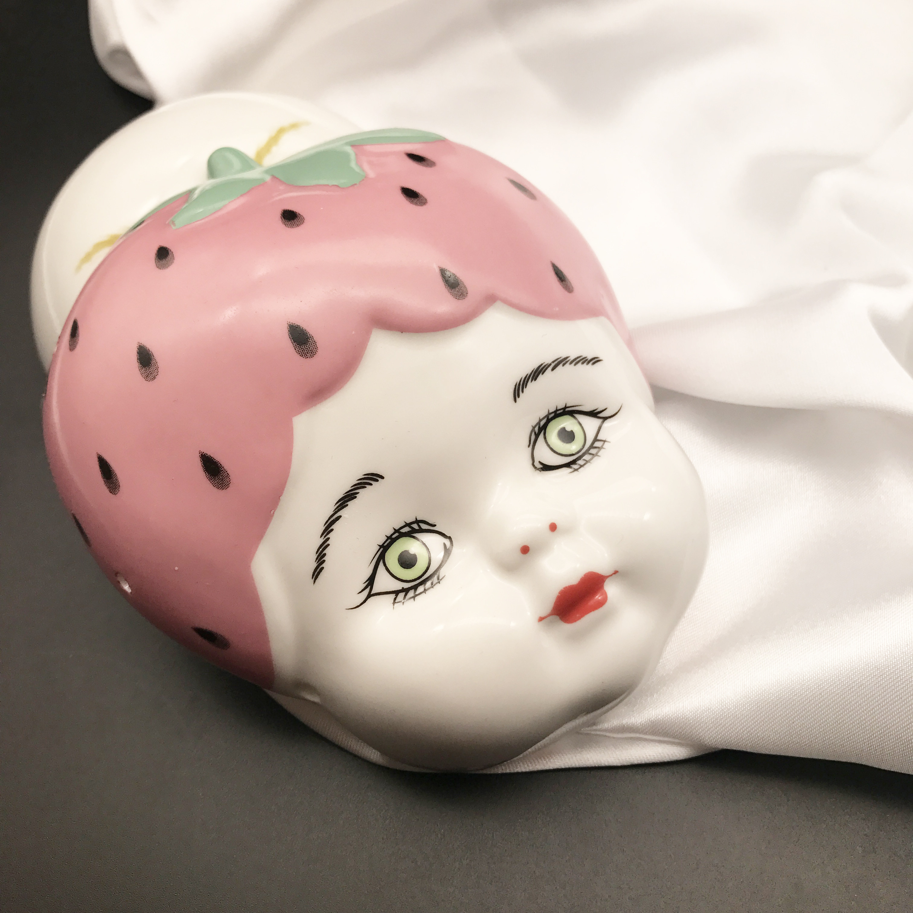 个性诡异彩绘陶瓷陶瓷娃娃娃娃脸拍照道具复古摆件其他diy饰品配件