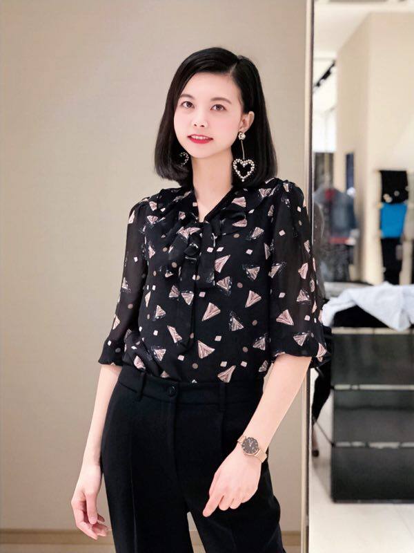 新颖哥弟女装官网2021春装新款百搭蝴蝶结衬衫蕾丝衫