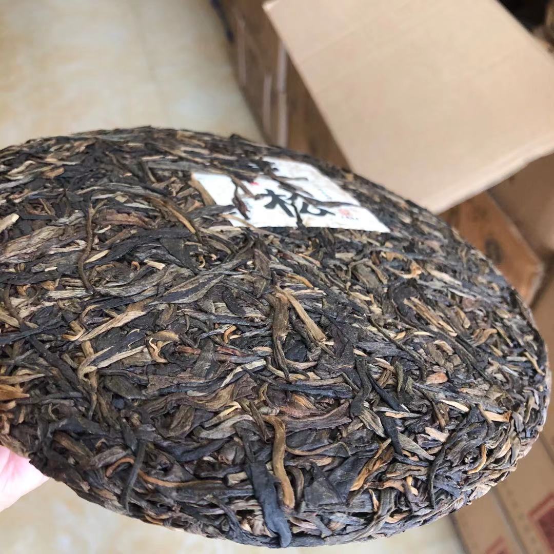 平西王府普洱茶茶饼2015年曼松古树400克公司普洱