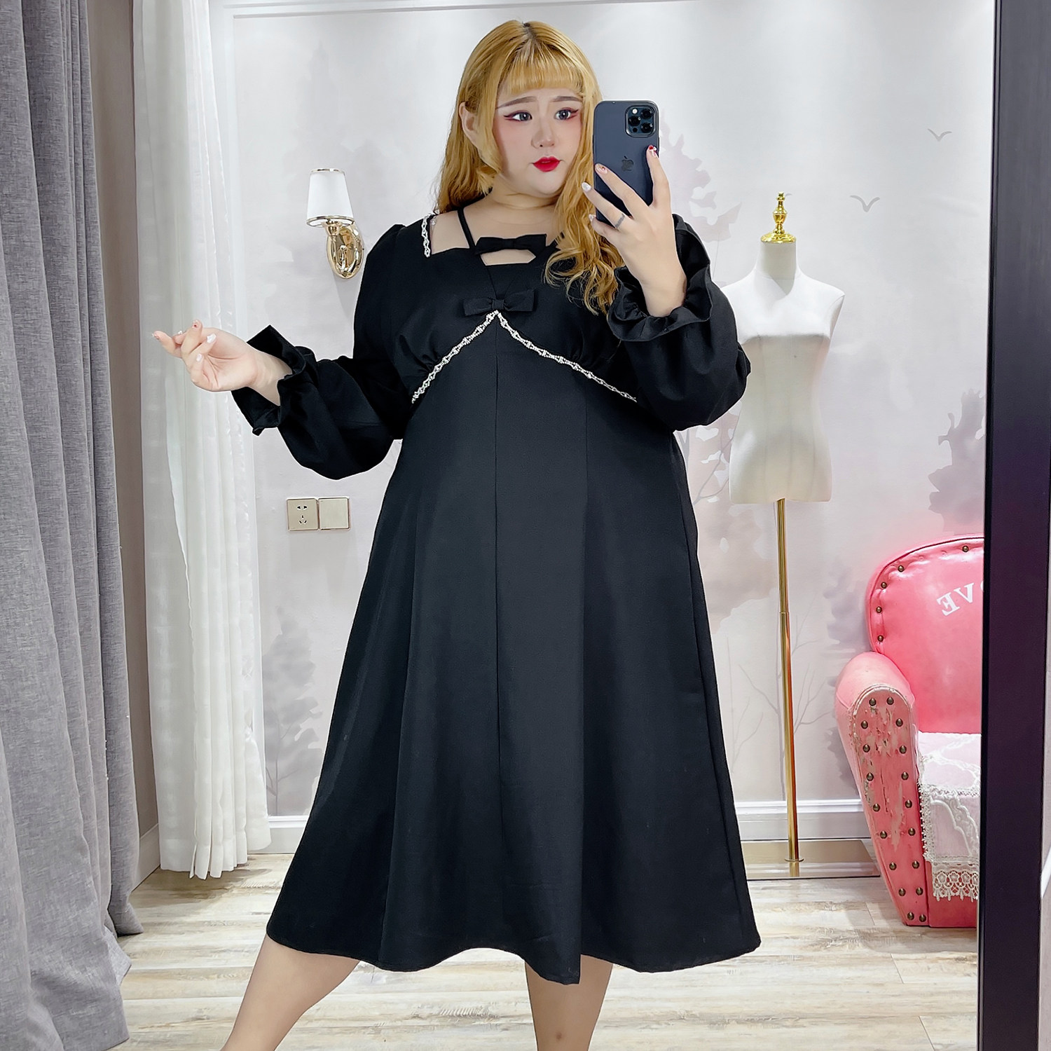 嘟嘟莹莹大码女装秋装胖妞网红洋气蝴蝶结显瘦连衣裙