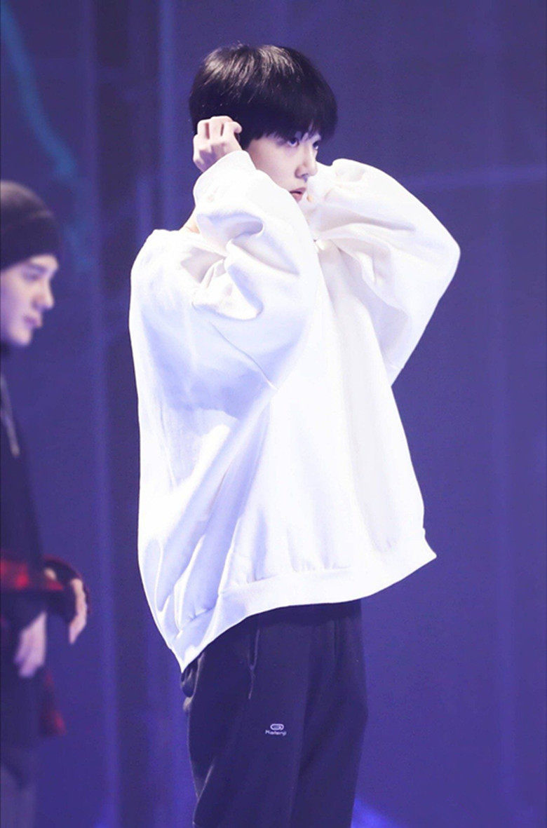 肖战同外套学生套头色加白色加ins韩版宽松新款卫衣