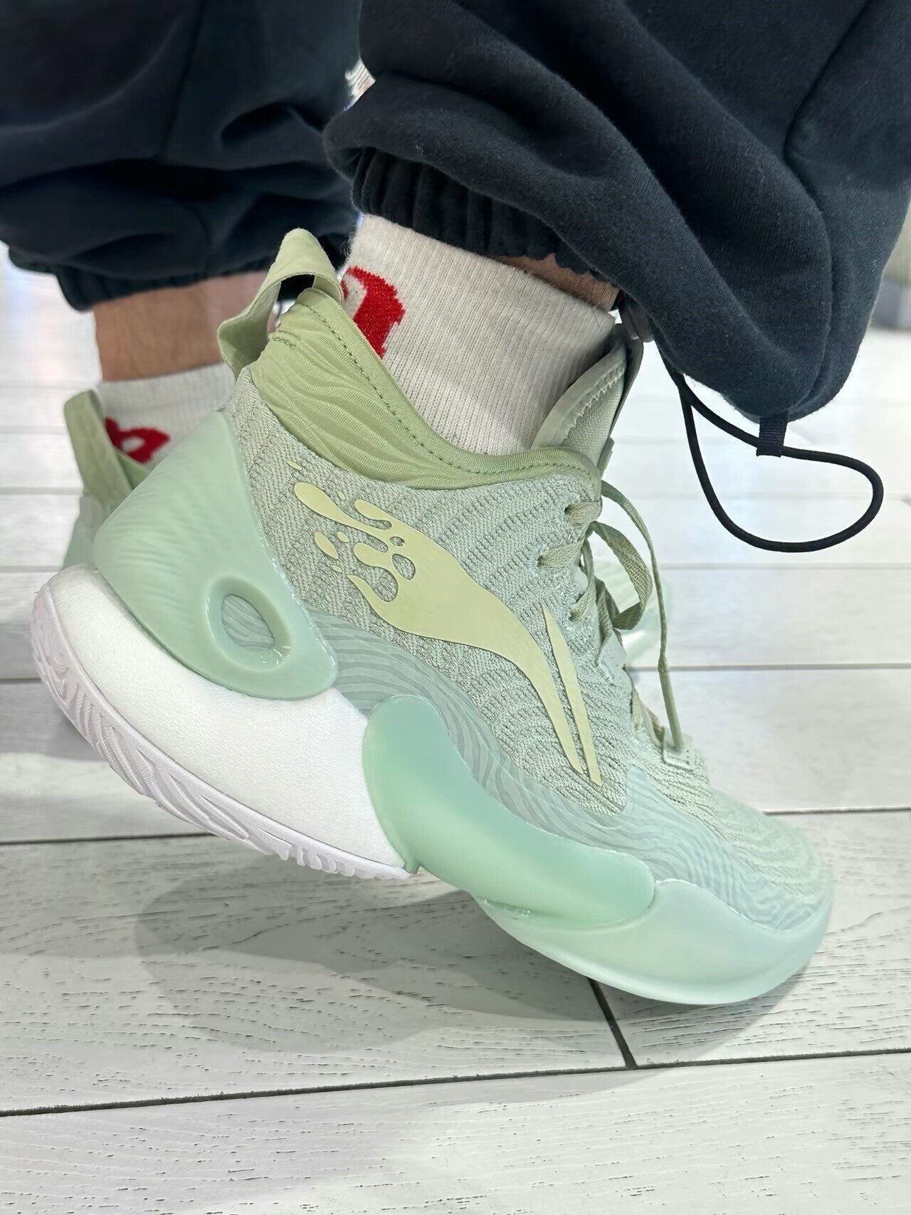 李宁2024新款驭帅18篮球鞋高回弹耐磨支撑中帮实战比赛鞋abau009