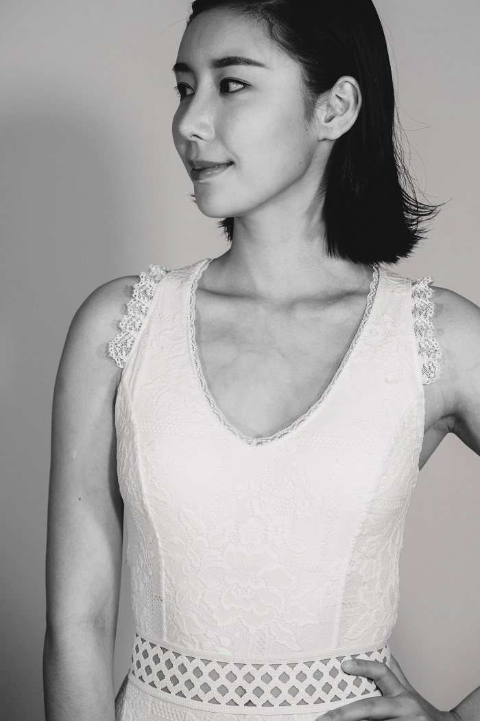 连体瑜伽王媛kinki同款naive小天天真现货空中瑜伽连体衣