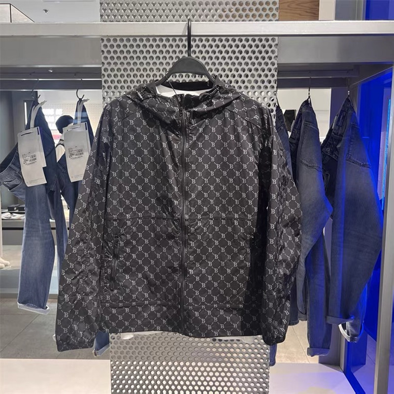 春夏季轻薄连帽满印B字母休闲时尚宽松夹克男潮牌防晒服情侣外套