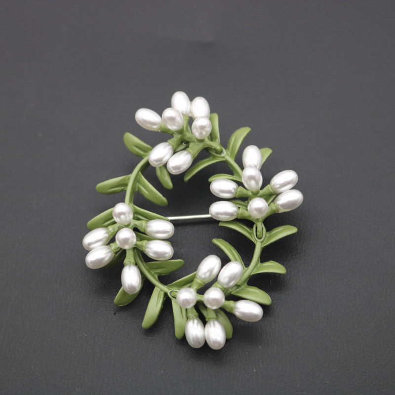 青岛环形花环绿色烤漆珍珠半孔植物人造韩版胸针