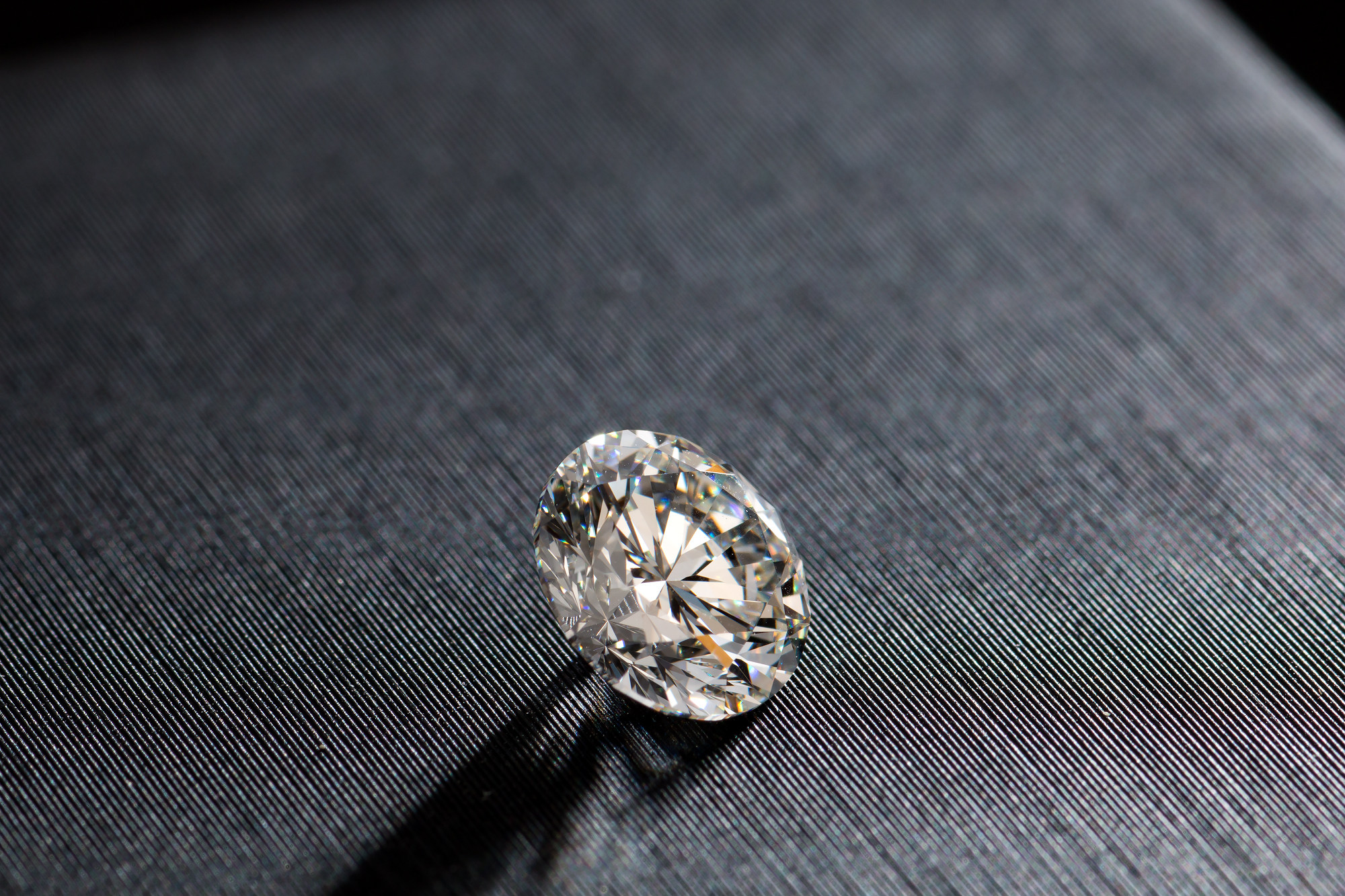 gia圆形裸钻1克拉钻石女戒指订做 求婚结婚对指18k空托定制包邮