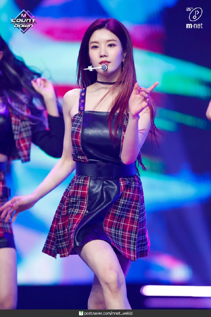 izone韩国女团同款爵士舞jazz表演出服打歌套装舞台韩版商演拍摄