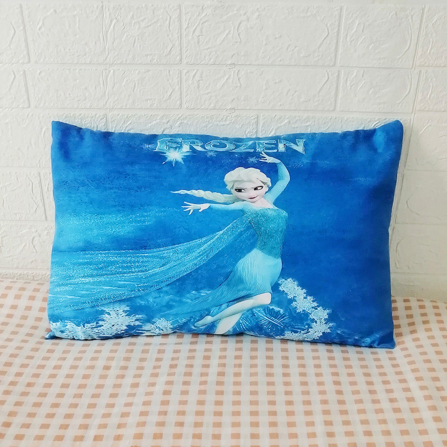 冰雪公主爱莎女孩枕头中小学生幼儿园午休出口抑菌靠垫