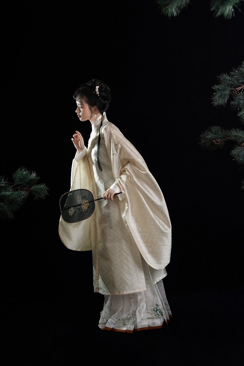 白长衫马面绣花兰花长衫大袖交领汉服原创春秋汉服
